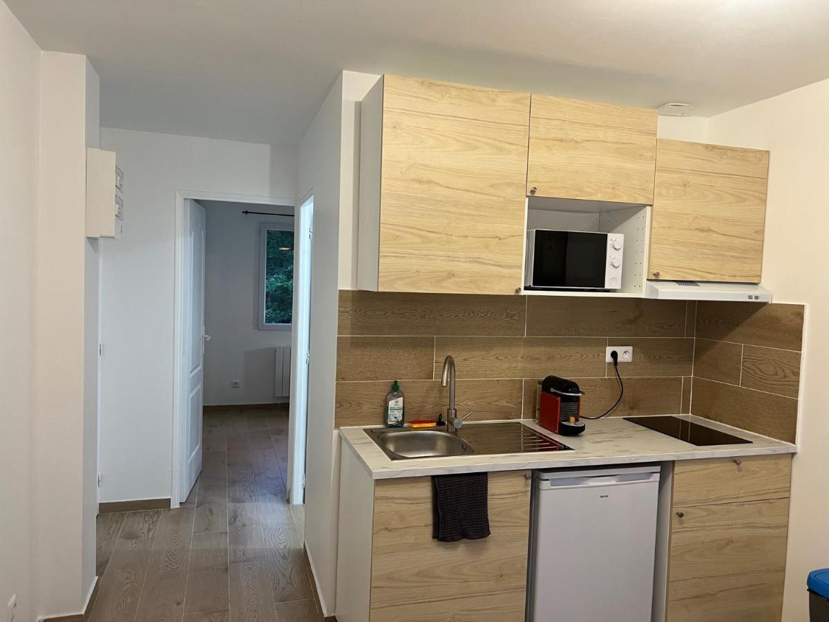 Appartement Lumineux Pres Metro Saint-Denis-en-Margeride Exterior foto