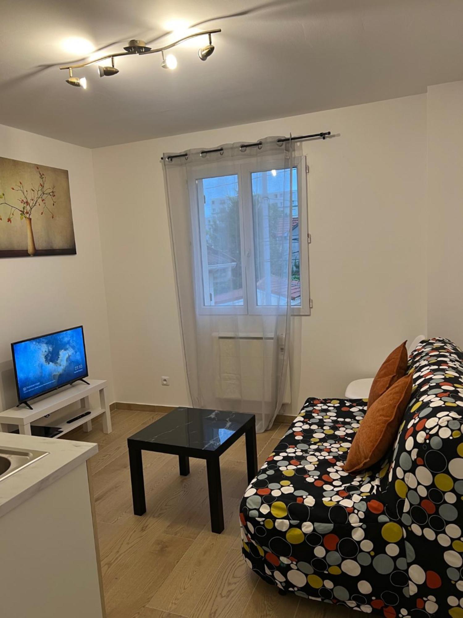 Appartement Lumineux Pres Metro Saint-Denis-en-Margeride Exterior foto